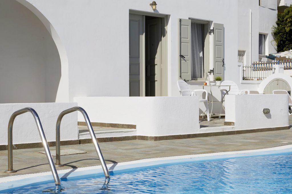 Nissos Thira Hotel